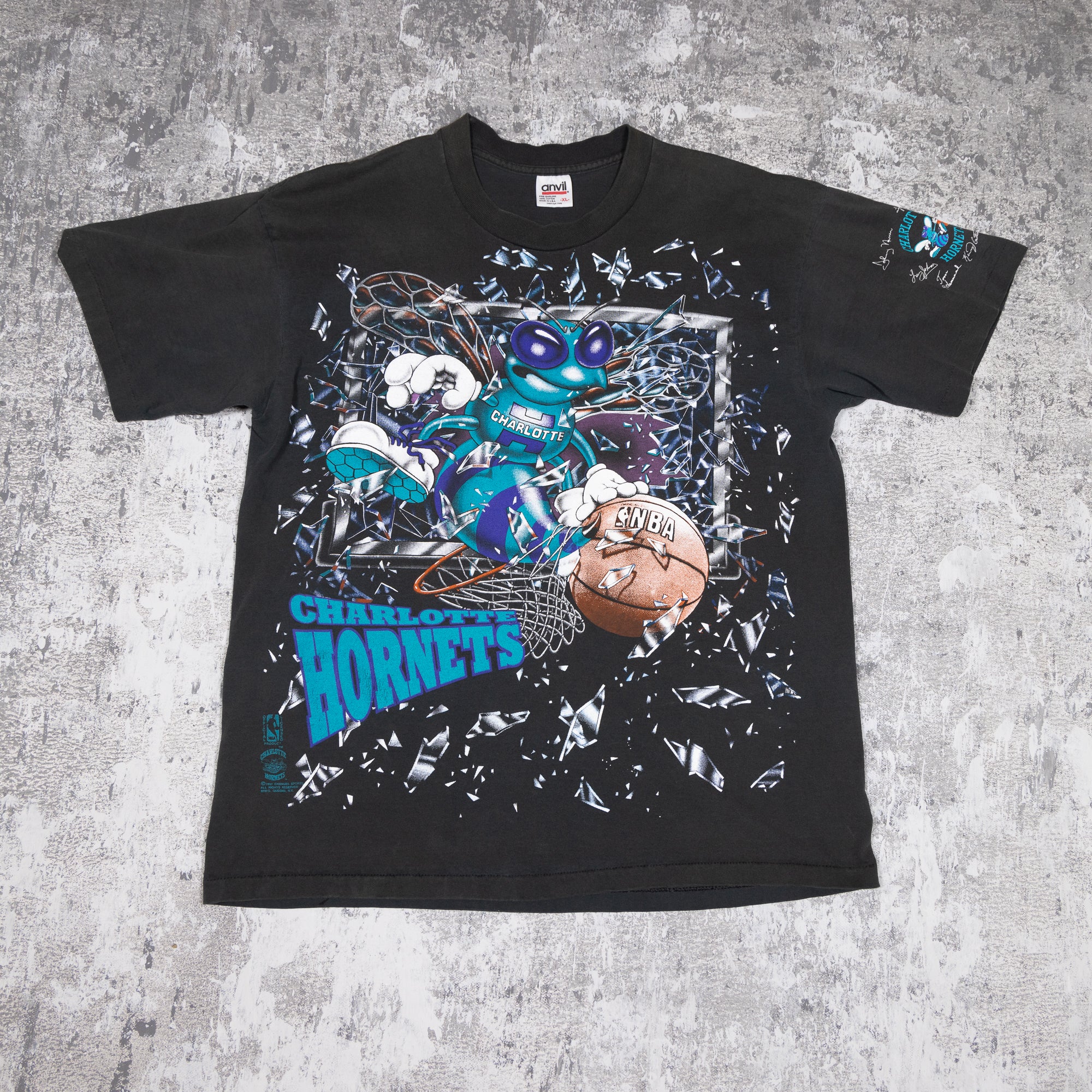 Charlotte Hornets selling Vintage Tshirt